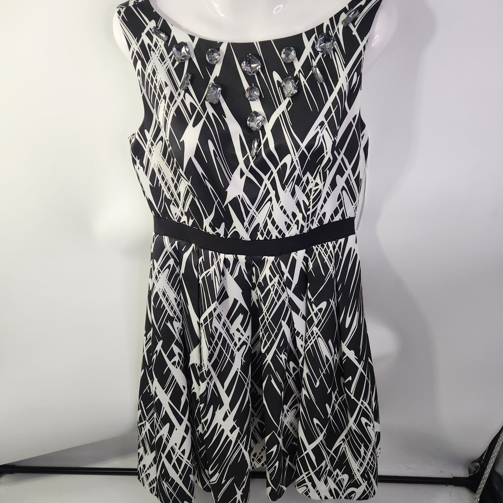 Jax Black and White Abstract Mini Dress Size 6‎